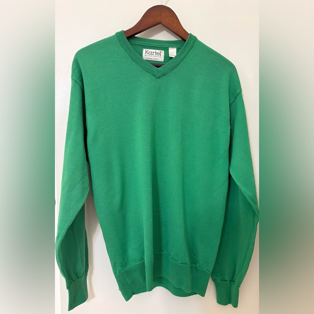 Kartel Classic Green V-Neck Sweater Designed in Ireland, 100% wool Size: M